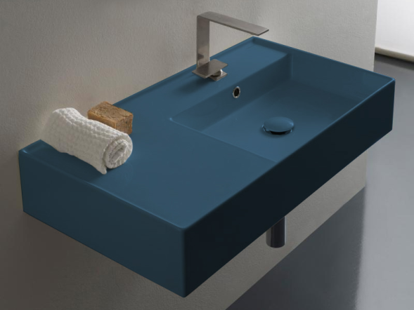 Раковина Scarabeo TEOREMA 2.0 угловая подвесная или накладная с переливом с одним отверстием цвет синий матовый с антибактериальным и грязеотталкивающим покрытием BIOKER 5118 56 BK