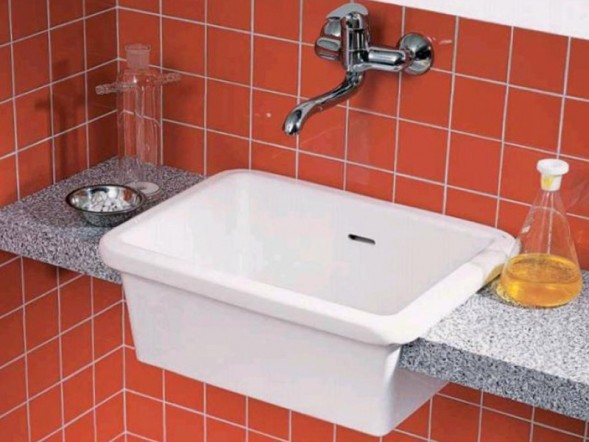 Раковина HATRIA SPECIALS YN0201 подвесная хозяйственная без отверстия с переливом цвет белый