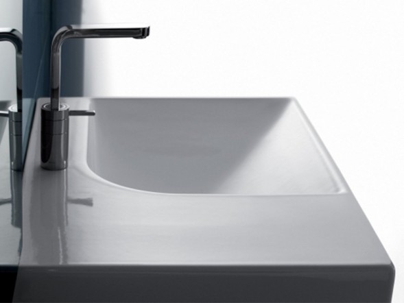 Раковина HATRIA GRANDANGOLO YXF801 подвесная или на тумбу с одним отверстием с переливом цвет белый