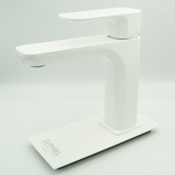 Daniel Tiara, однорычажный смеситель для раковины (излив 12 см), с донным клапаном, цвет белый матовый