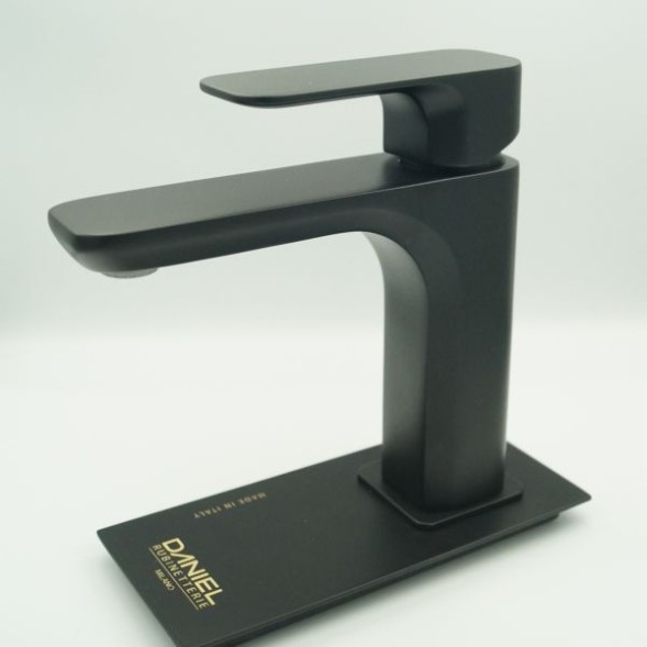 Daniel Tiara, однорычажный смеситель для раковины (излив 12 см), с донным клапаном, цвет черный матовый