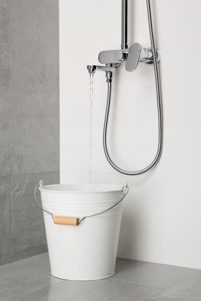 AQG WIND BLU SQ, душевая колонна регул. по высоте 95-150 см: со складным изливом и квадратным верхним душем 25х25 см, цвет хром