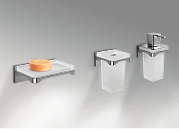 Дозатор COLOMBO DESIGN FOREVER B9333 настенный цвет хром